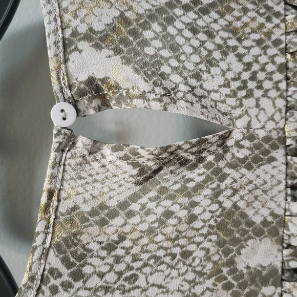 Sincerely Jules NWT Taupe, Brown and Gold Shimmer Ruffled Puff Sleeve Blouse - Picture 3 of 7